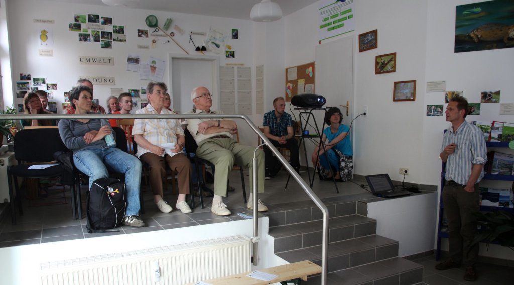 Natur- und Amphibienfreunde beim Infoabend im Kontaktbüro des Projekts 'Lebendige Luppe'. | Foto: René Sievert I NABU Leipzig